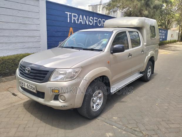 Toyota Hilux 2014 Gray