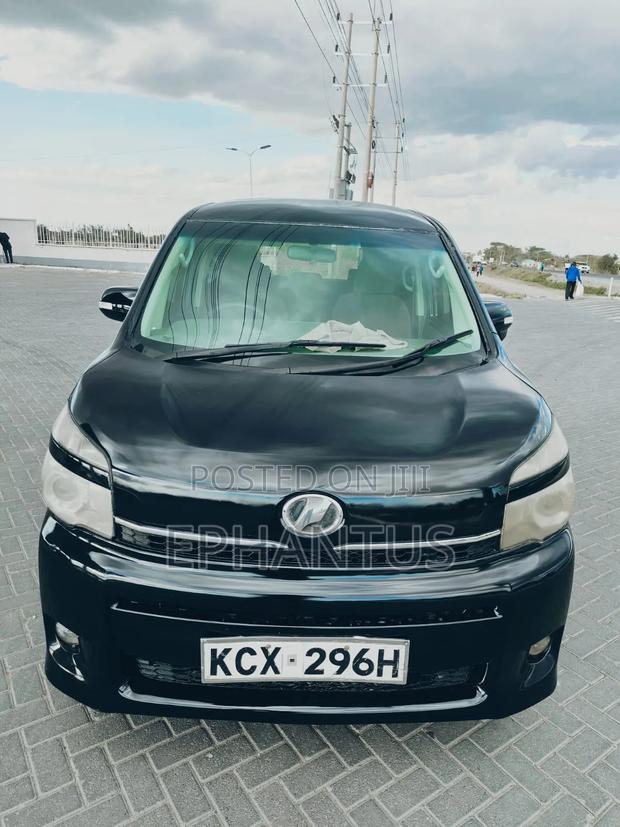 Toyota Voxy X 2WD 8-Seater 2012 Black