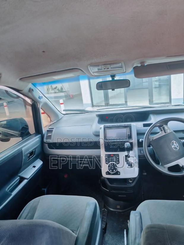 Toyota Voxy X 2WD 8-Seater 2012 Black