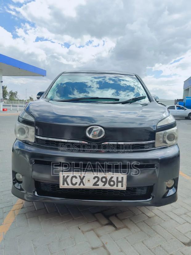 Toyota Voxy X 2WD 8-Seater 2012 Black