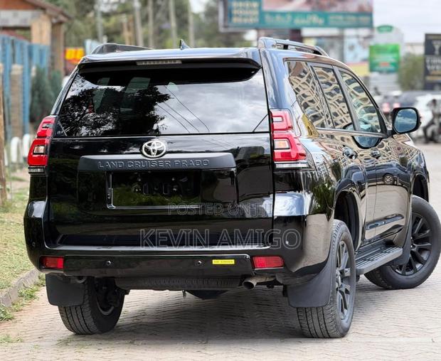 Toyota Land Cruiser Prado 2.8 2023 Black