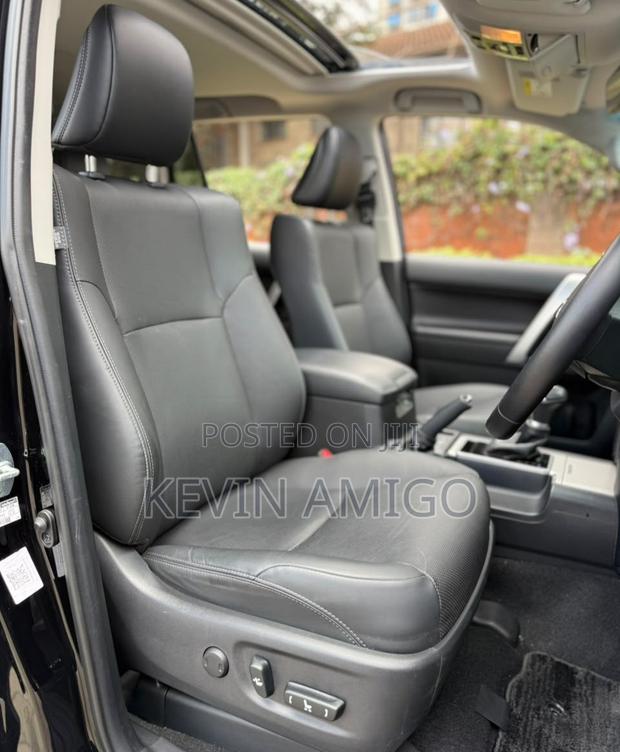 Toyota Land Cruiser Prado 2.8 2023 Black
