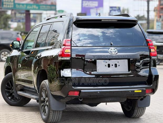 Toyota Land Cruiser Prado 2.8 2023 Black
