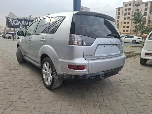 Mitsubishi Outlander 2011 Silver