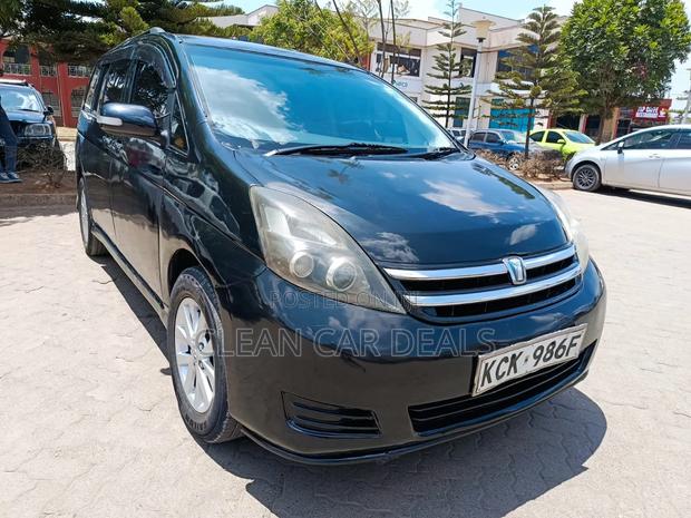 Toyota ISIS 2010 Blue