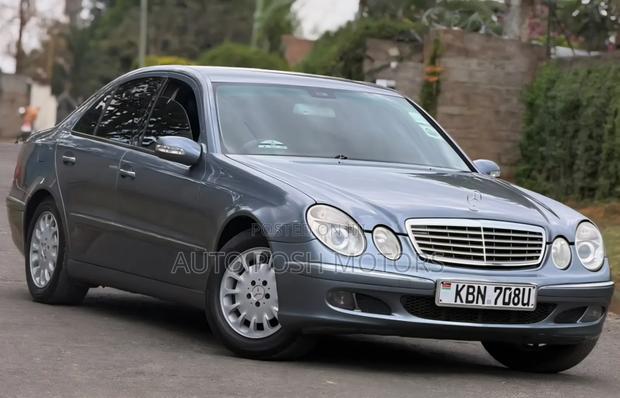 Mercedes-Benz E200 2006 Blue