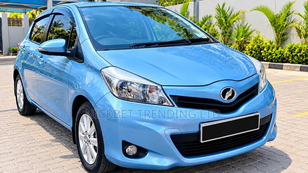 Toyota Vitz 2011 Blue