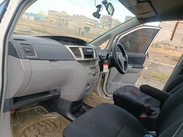Toyota Voxy 2005 White