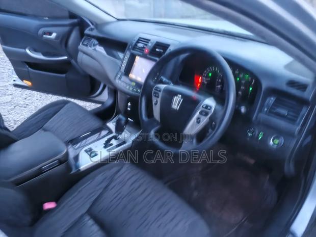 Toyota Crown 2011 Silver