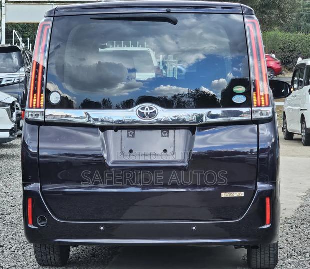 Toyota Noah 2.0 FWD (8 Seater) 2019 Purple