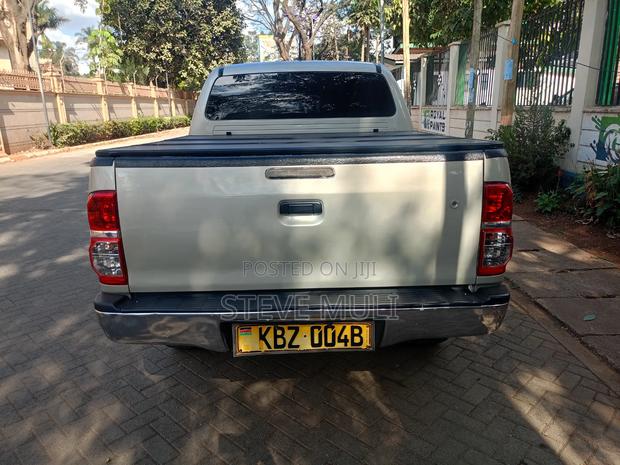 Toyota Hilux 2015 Gold