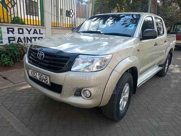 Toyota Hilux 2015 Gold