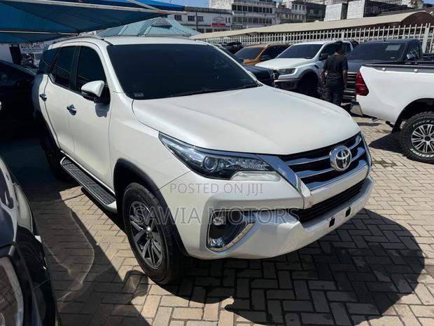 Toyota Fortuner 2.4 D AWD 2020 White