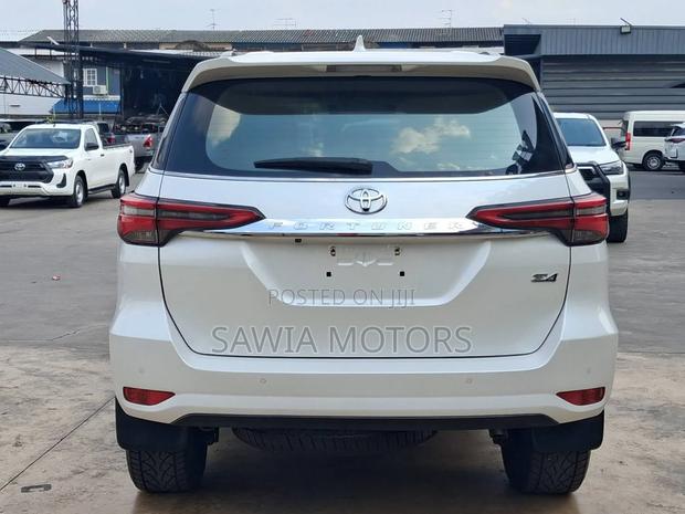 Toyota Fortuner 2.4 D AWD 2020 White