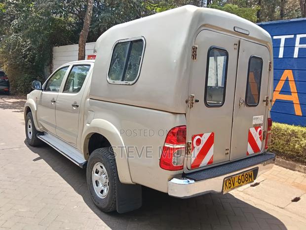 Toyota Hilux 2014 Gold