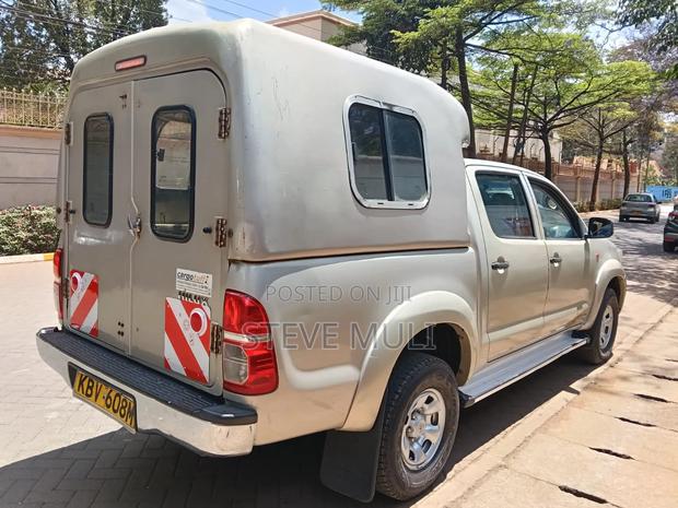 Toyota Hilux 2014 Gold