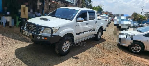 Toyota Hilux 2014 White