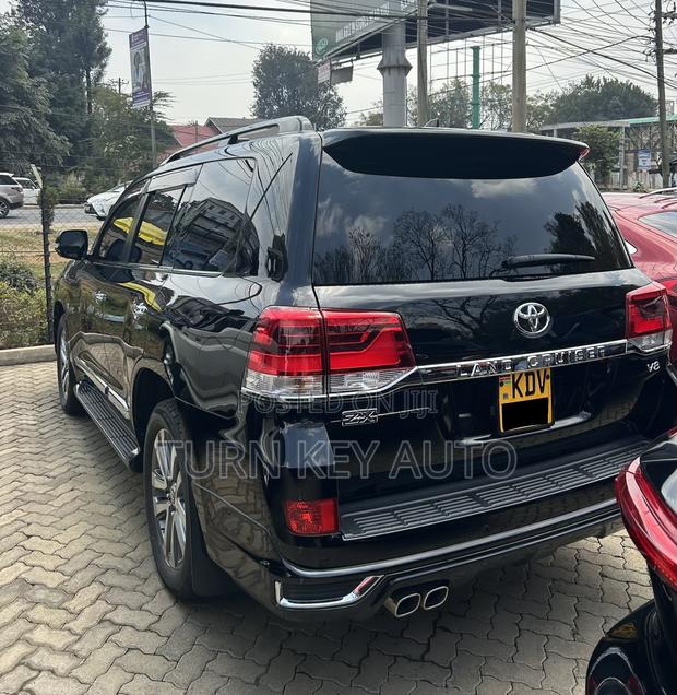 Toyota Land Cruiser 4.6 V8 ZX 2018 Black