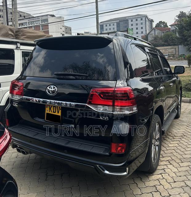 Toyota Land Cruiser 4.6 V8 ZX 2018 Black