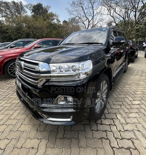 Toyota Land Cruiser 4.6 V8 ZX 2018 Black