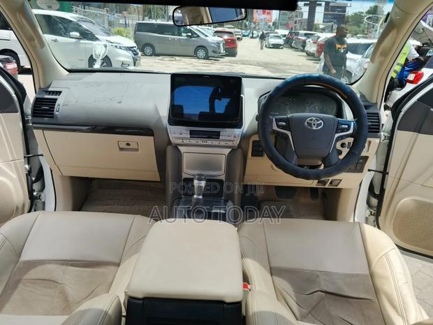 Toyota Land Cruiser Prado 2.8 2019 White