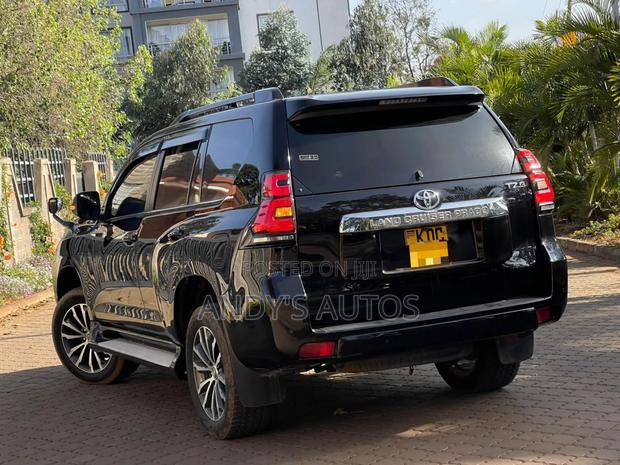 Toyota Land Cruiser Prado 2.8 2017 Black