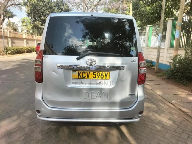 Toyota Noah 2012 Silver