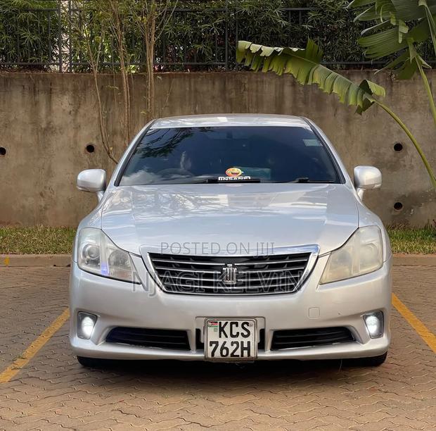 Toyota Crown 2011 Silver