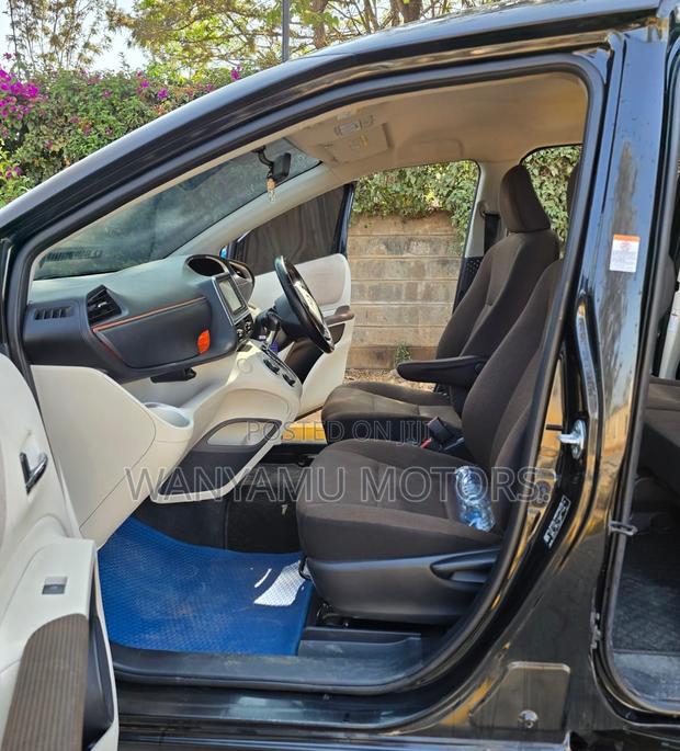 Toyota Sienta 2018