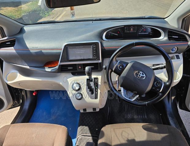 Toyota Sienta 2018