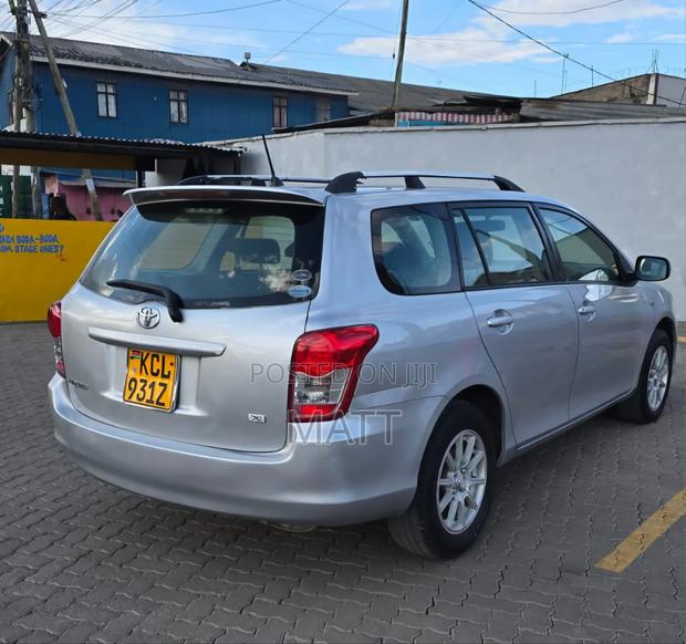 Toyota Corolla Fielder 2011 Silver