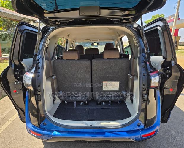 Toyota Sienta 2018