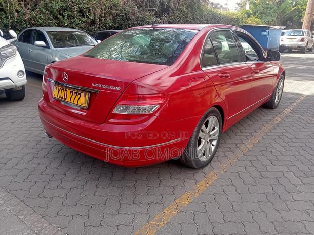 Mercedes-Benz C200 2009 Red