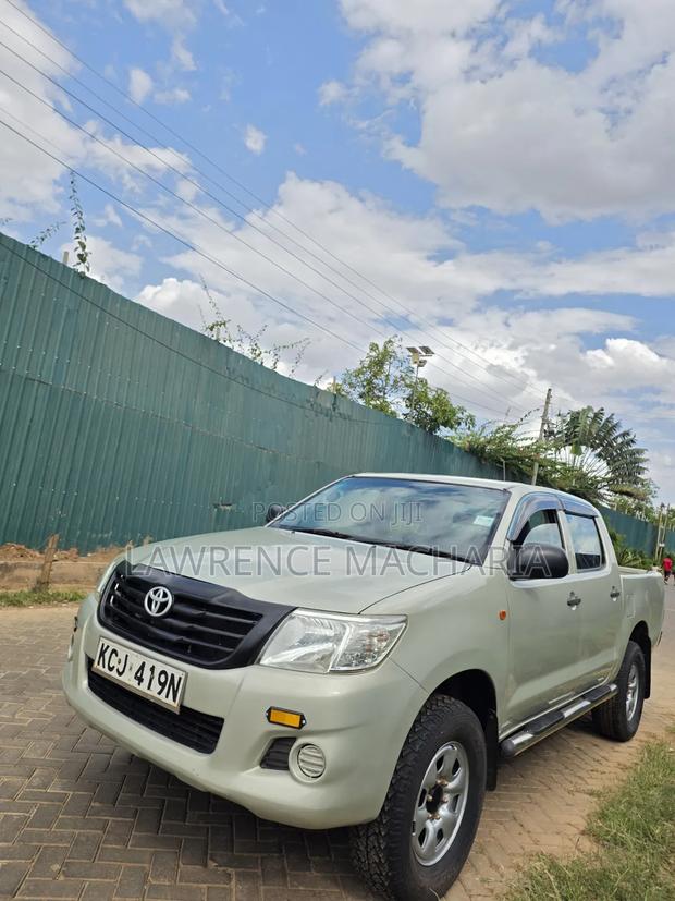 Toyota Hilux 2016 Gold