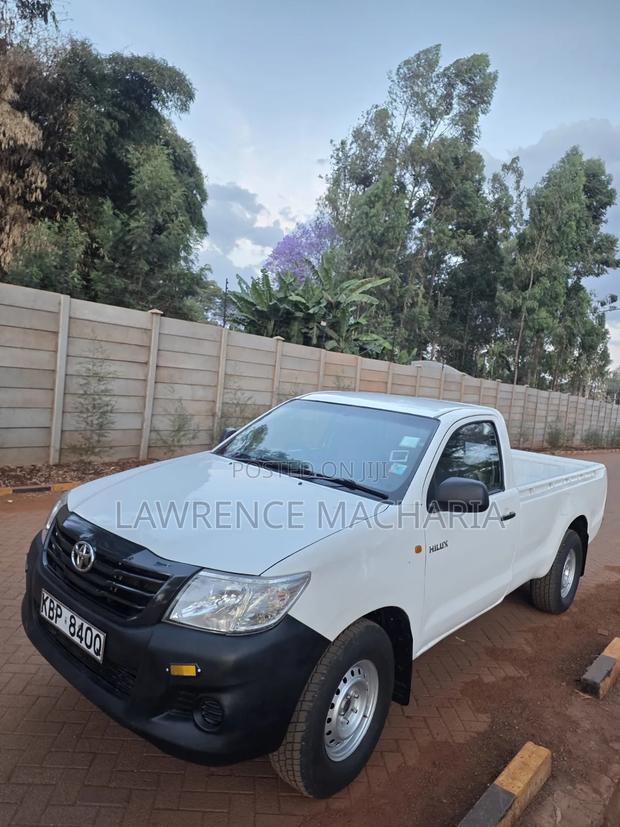 Toyota Hilux 2011 White