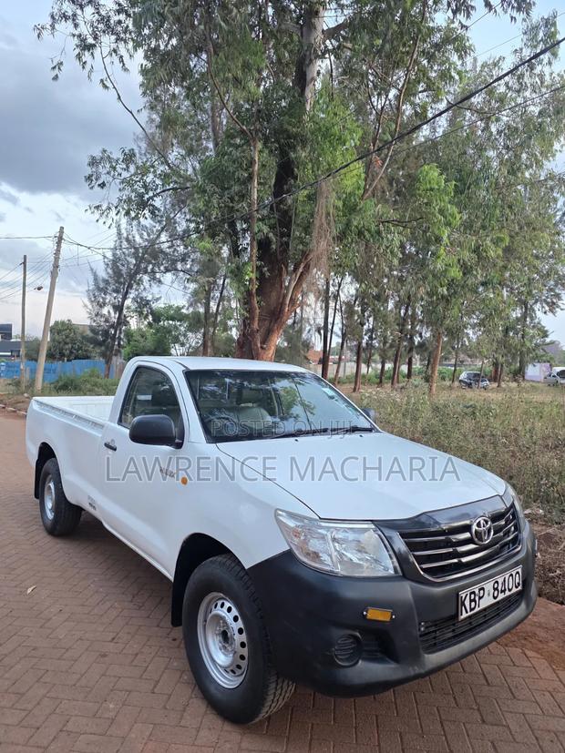 Toyota Hilux 2011 White