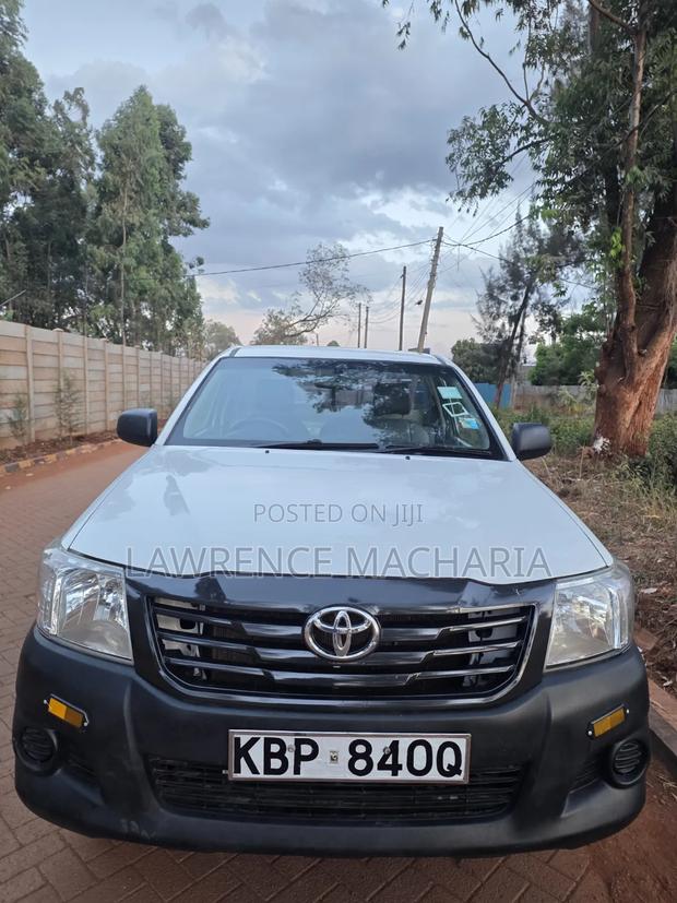 Toyota Hilux 2011 White