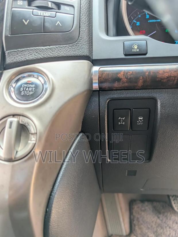 Toyota Land Cruiser 4.6 V8 GX 2015 Black