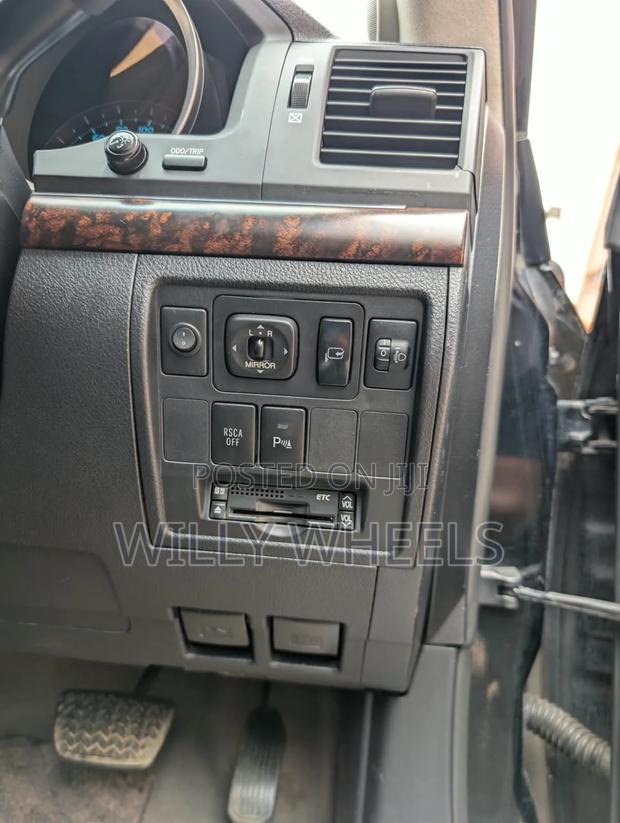 Toyota Land Cruiser 4.6 V8 GX 2015 Black