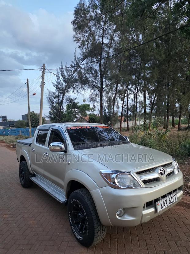 Toyota Hilux 2007 Gold