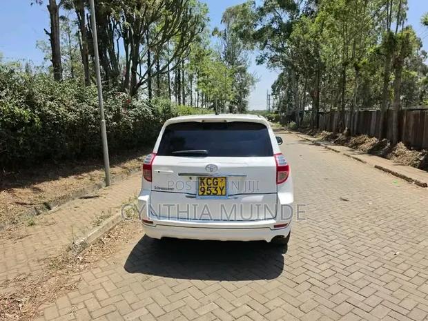 Toyota Vanguard 2009 White