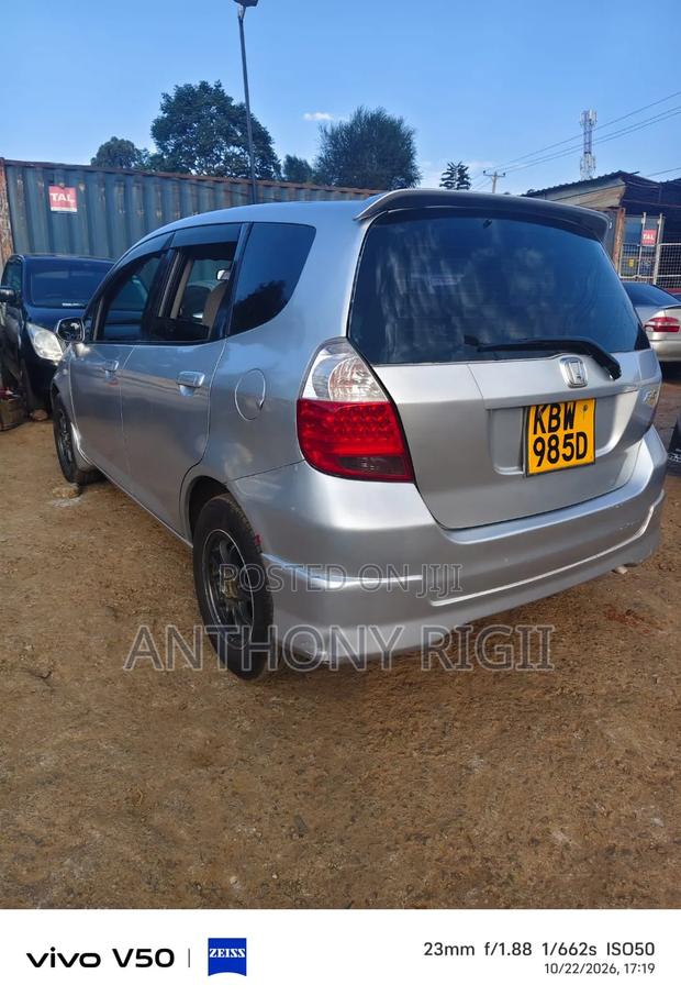 Honda Fit Base FWD 2007 Silver