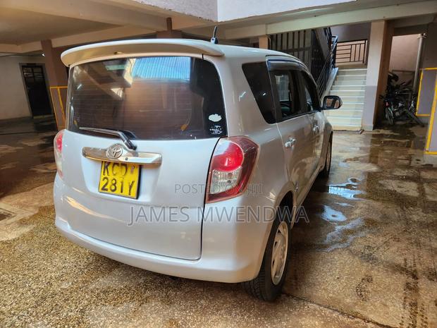 Toyota Ractis 1.3 FWD 2009 Silver