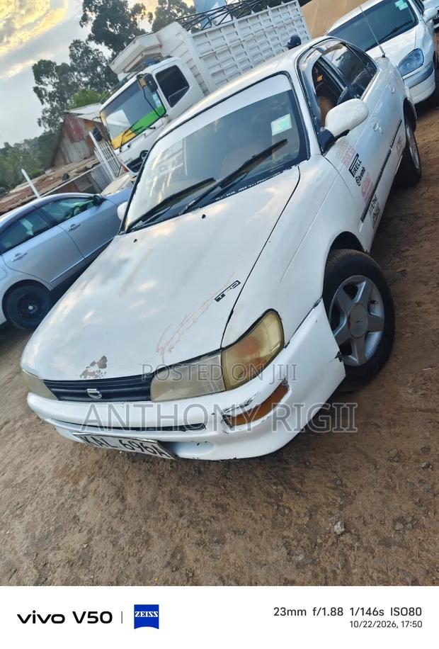 Toyota Corolla Sedan 1995 White