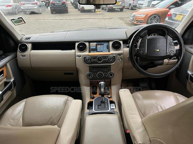 Land Rover Discovery 2010 Gray