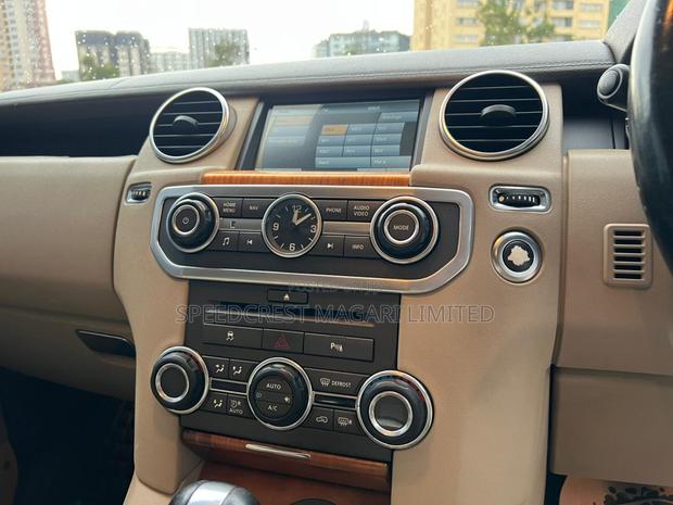 Land Rover Discovery 2010 Gray