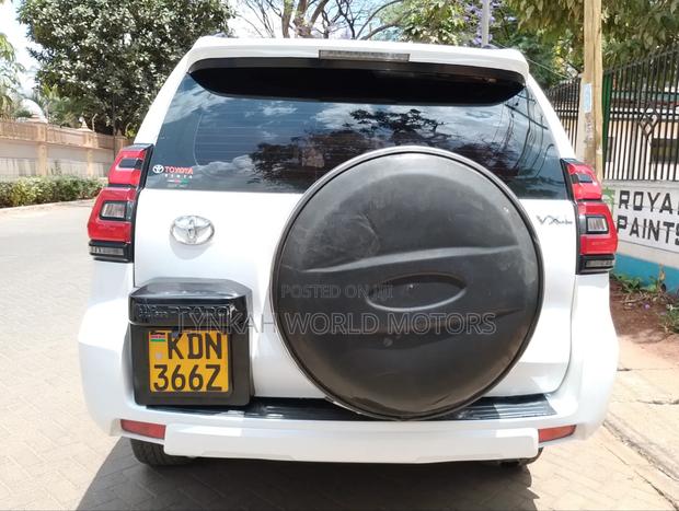 Toyota Land Cruiser Prado 2011 Off white