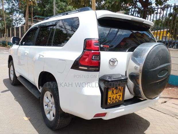 Toyota Land Cruiser Prado 2011 Off white