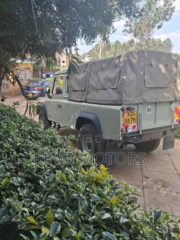 Land Rover Defender Puma 110 2.4 TD 2009 Green