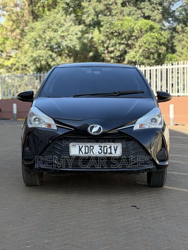 Toyota Vitz 2017 Burgundy